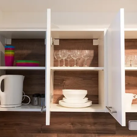 Apartmets Dejvicka * Πράγα